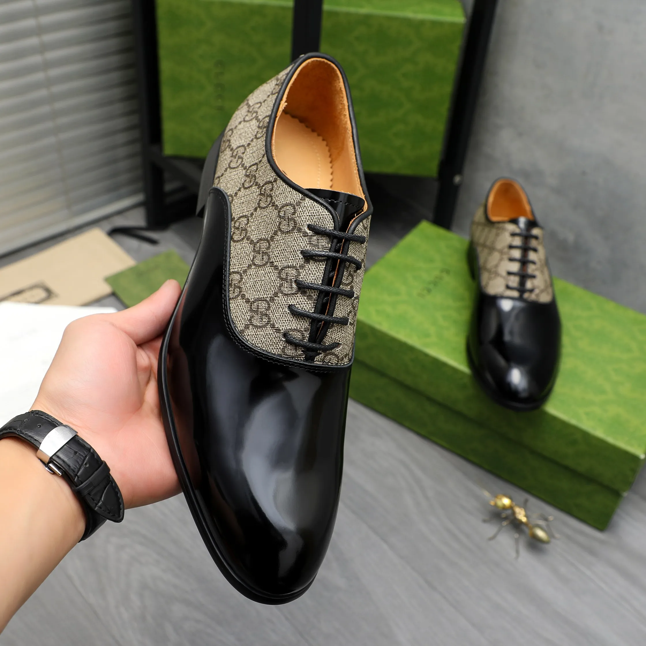 Men's shoes 💰p500 Product trademark: GUCCI "Gucci" business lace-up leather shoes Regular size: 38-46 (38.45.46 is custom-made and non-returnable) Product materials: Selected pearlescent cowhide stitching brand printed upper, cowhide lining, original rubber outsole